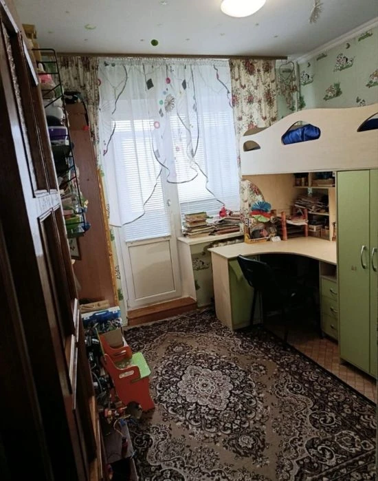 Квартира 4-х кімнатна,продаж,з меблями 9 мкр,6 поверх