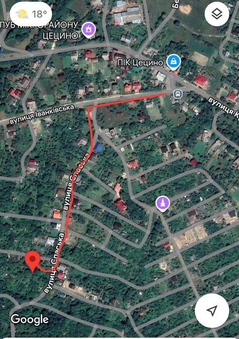 Земельна ділянка з дерев’яним одноповерховим будиночком