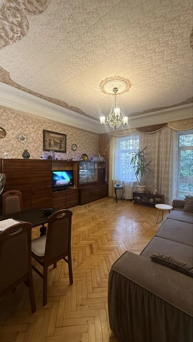 Продаж прекрасної квартири в історичному Центрі, Б. Хмельниц