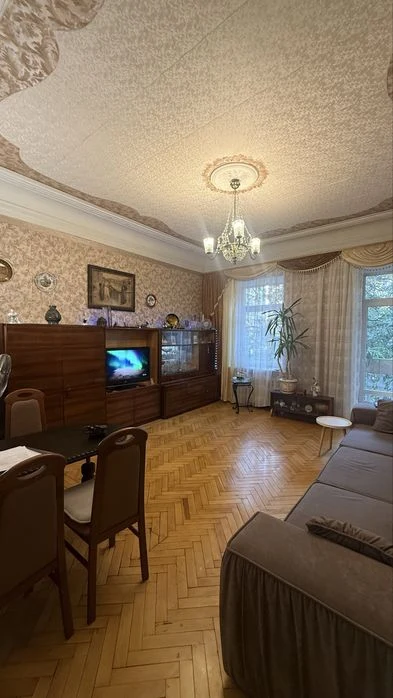 Продаж прекрасної квартири в історичному Центрі, Б. Хмельниц