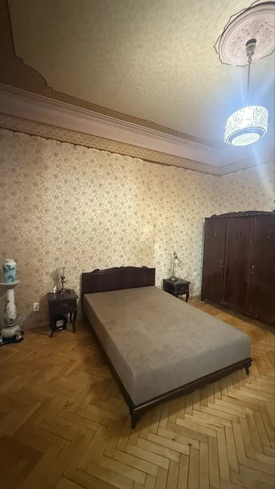 Продаж прекрасної квартири в історичному Центрі, Б. Хмельниц