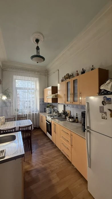Продаж прекрасної квартири в історичному Центрі, Б. Хмельниц
