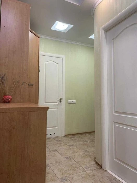 Продажа 2 комнатной квартиры с ремонтом и мебелью. Жилой