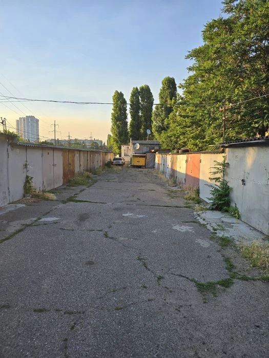 Продам капитальный гараж на ул. Ильфа и Петрова