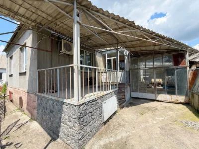 Продам дом АНД район 5 комнат,капитальный подвал,газ,14 сото