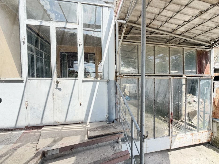 Продам дом АНД район 5 комнат,капитальный подвал,газ,14 сото