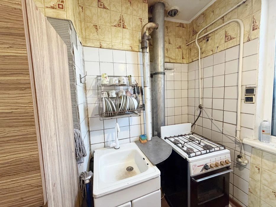 Продам дом АНД район 5 комнат,капитальный подвал,газ,14 сото