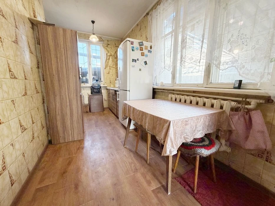 Продам дом АНД район 5 комнат,капитальный подвал,газ,14 сото