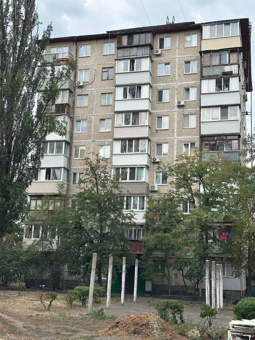 2-Х ком  Пр. Воскресенский 12/92 срочно продам