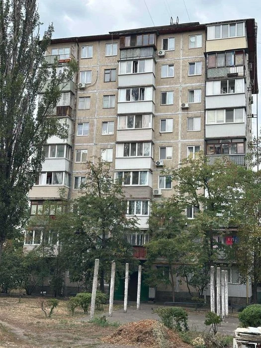 2-Х ком  Пр. Воскресенский 12/92 срочно продам