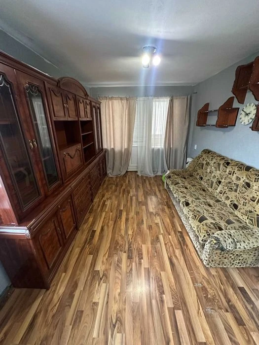2-Х ком  Пр. Воскресенский 12/92 срочно продам