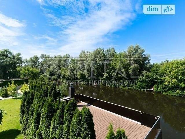 Продаж 3 поверхового будинку з ділянкою на 20 соток, 380 кв.