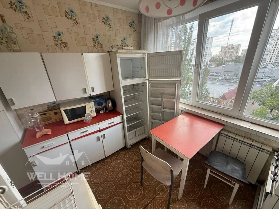 Продаж 3к квартири, просп. Володимира Івасюка, 44 м. Київ