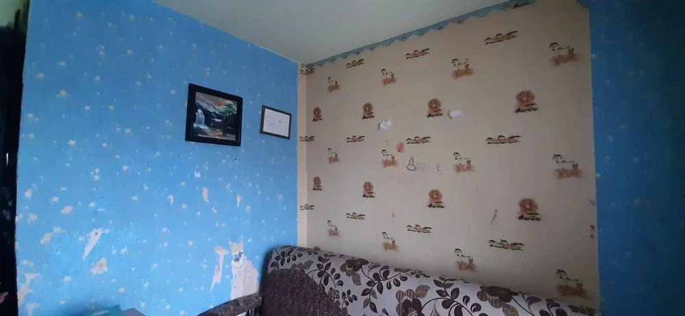 Продам трьох кім. АО, квартиру ,крошня,Покровська