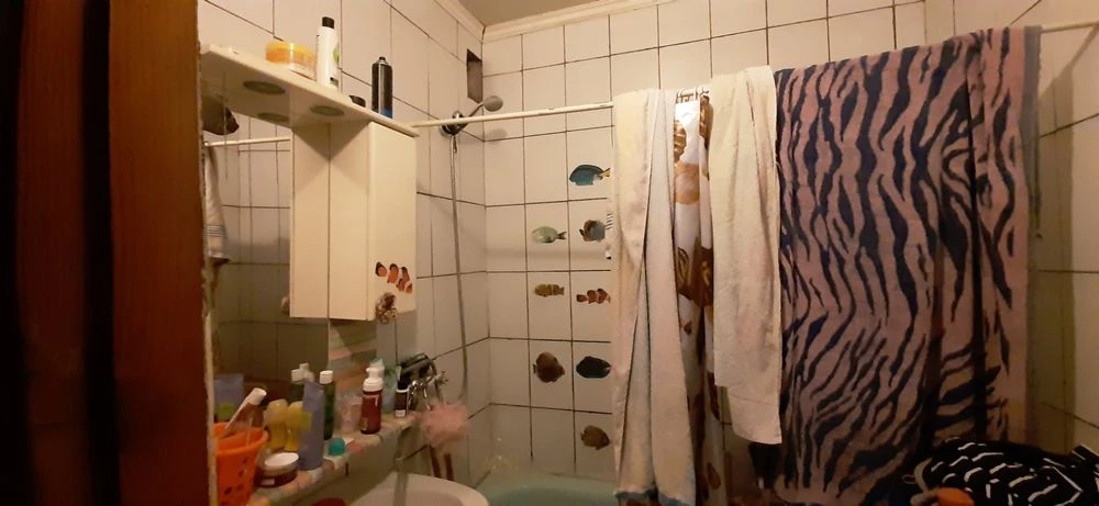 Продам трьох кім. АО, квартиру ,крошня,Покровська