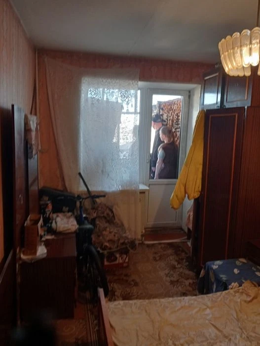 Продам трьох кім. АО, квартиру ,крошня,Покровська