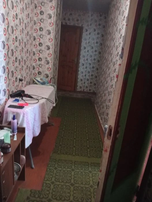 Продам трьох кім. АО, квартиру ,крошня,Покровська