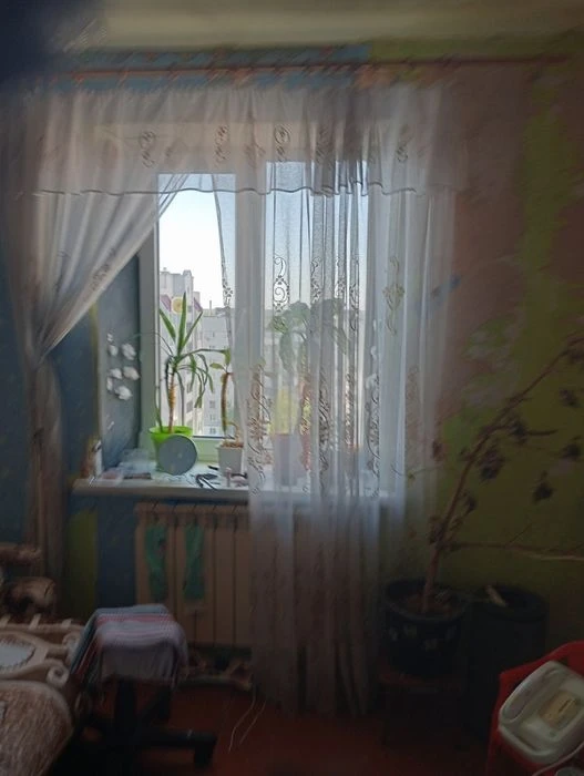 Продам трьох кім. АО, квартиру ,крошня,Покровська