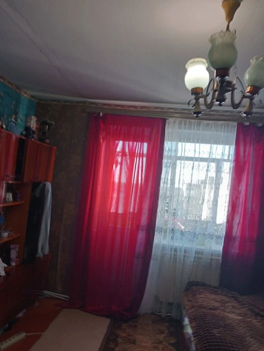 Продам трьох кім. АО, квартиру ,крошня,Покровська