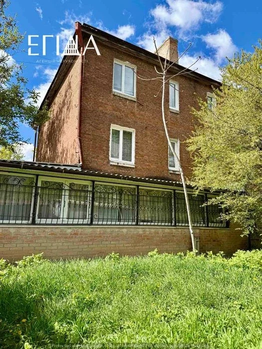 Продаж 4-кімнатноі квартири в центрі міста, площа 112 кВ. З