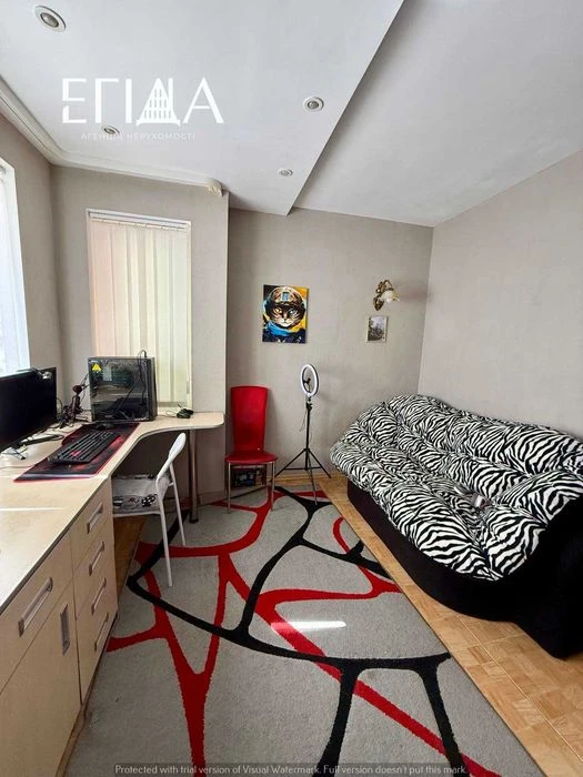Продаж 4-кімнатноі квартири в центрі міста, площа 112 кВ. З