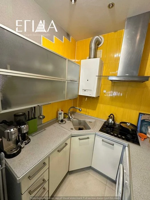 Продаж 4-кімнатноі квартири в центрі міста, площа 112 кВ. З
