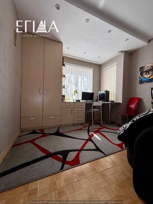 Продаж 4-кімнатноі квартири в центрі міста, площа 112 кВ. З