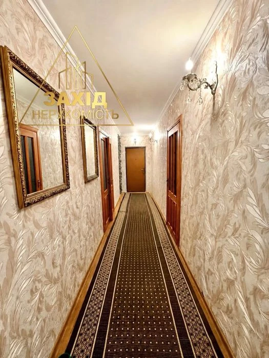 Чотирикімнатна неподалік ЖК Оселя Парк, р-н ТРЦ «Порт Сіті»,