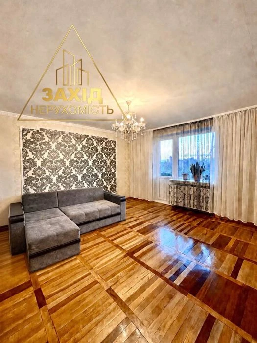 Чотирикімнатна неподалік ЖК Оселя Парк, р-н ТРЦ «Порт Сіті»,