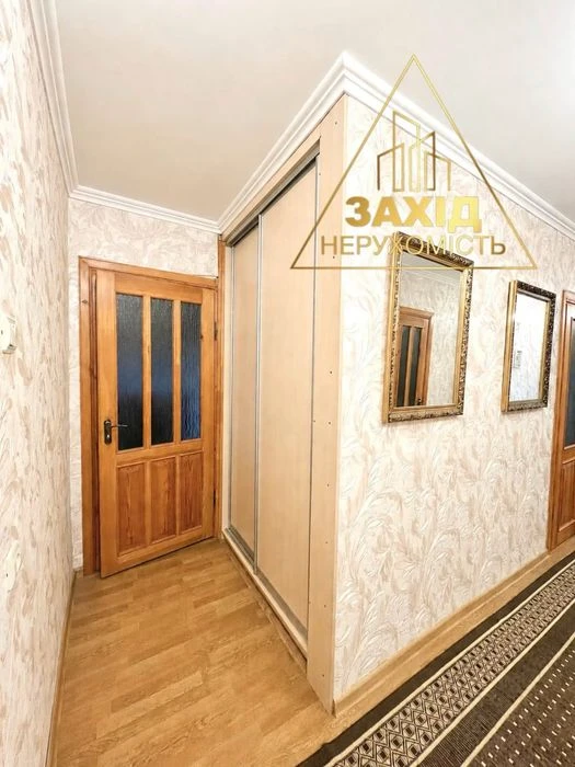 Чотирикімнатна неподалік ЖК Оселя Парк, р-н ТРЦ «Порт Сіті»,