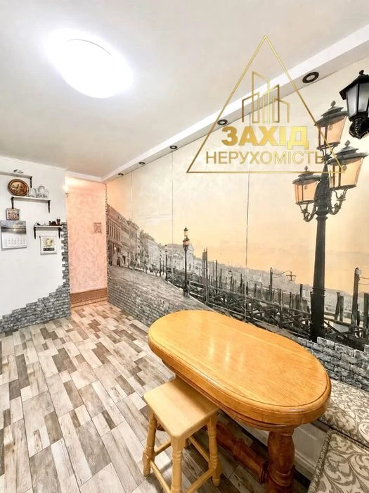 Чотирикімнатна неподалік ЖК Оселя Парк, р-н ТРЦ «Порт Сіті»,