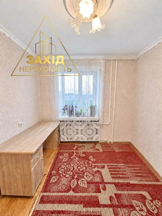 Чотирикімнатна неподалік ЖК Оселя Парк, р-н ТРЦ «Порт Сіті»,