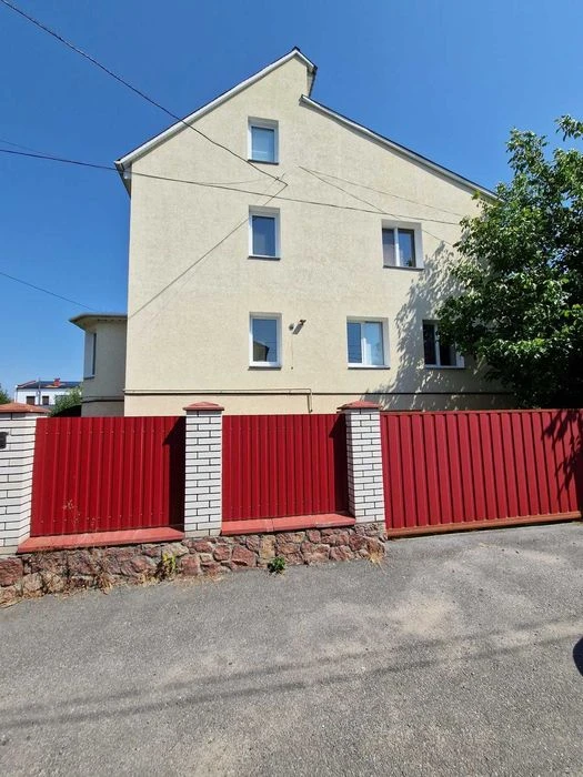 House for sale in the Pirogovo microdistrict