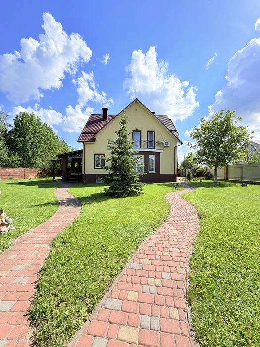 Продаж двоповерхового будинку, з озером вул.Саєнка!!