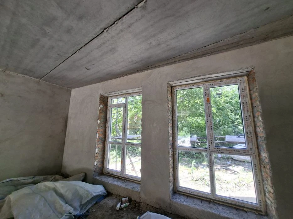 Продаж котеджу неподалік озера