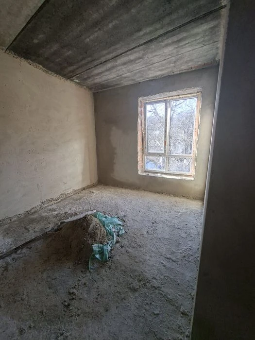 Продаж котеджу неподалік озера