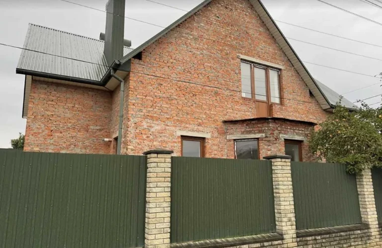 Продаж двоповерхового будинку(223кв.м.) з земельною ділянкою