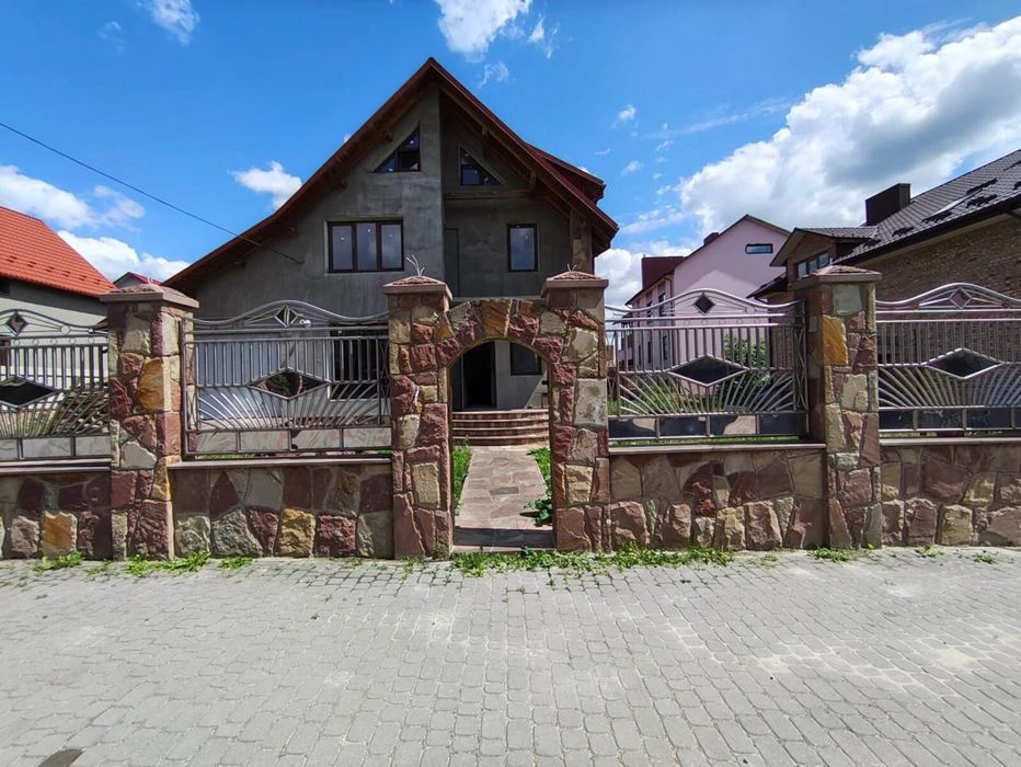 Продаж Чудового будинку по вул. Микулинецькій
