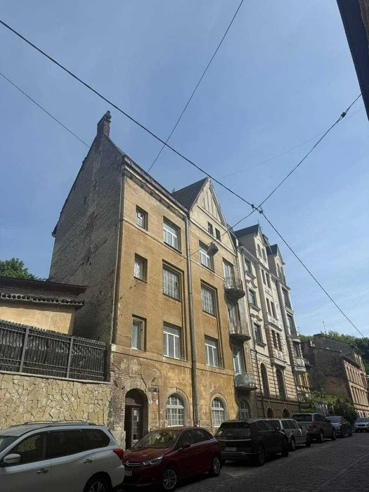 Продаж будинку 650 м2  Австрійського періоду  вул. Лисенка,5