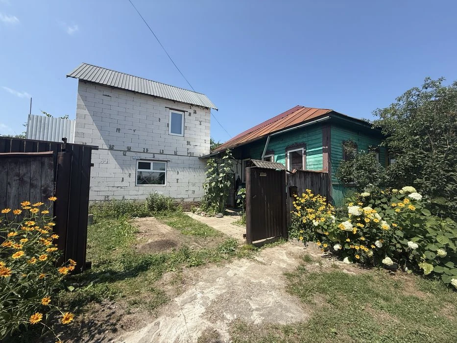 Продам 1/2 частину будинку по вулиці Ґельсінської спілки(Лом