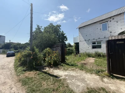 Продам 1/2 частину будинку по вулиці Ґельсінської спілки(Лом