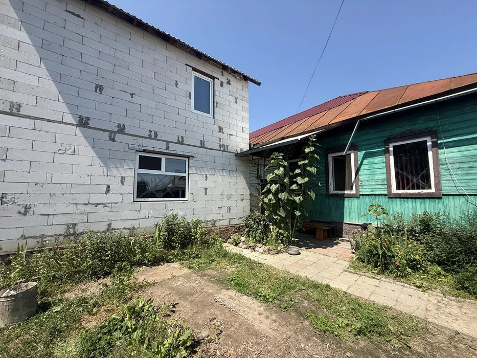 Продам 1/2 частину будинку по вулиці Ґельсінської спілки(Лом
