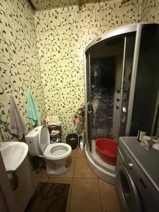 Продам 1/2 частину будинку по вулиці Ґельсінської спілки(Лом
