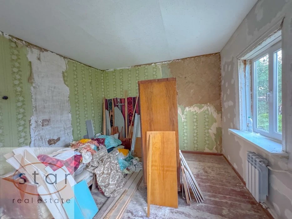 Продаж окремого будинку  поруч з районною лікарнею і Політех