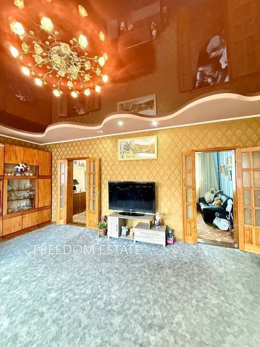 89 тыс. $‼️‼️ДОМ с озером 195 м2 /Змиев/ 40 соток