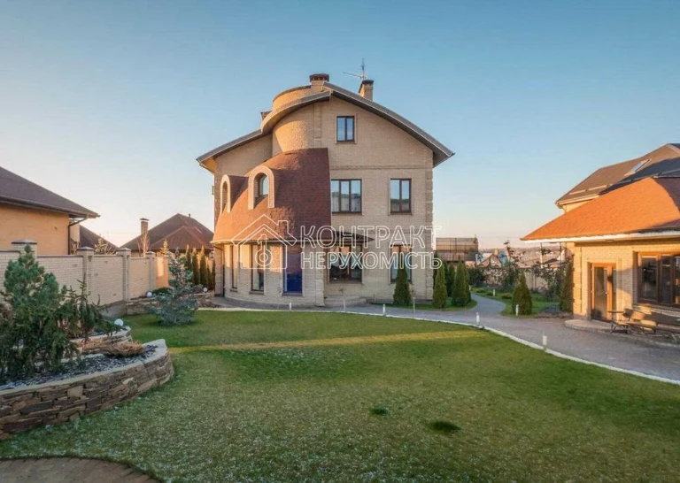 Продаж будинку з гаражем та ділянкою, Олексіївка