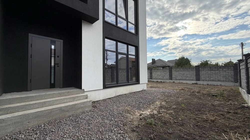 Теоміново продам готовмй котедж р-н Нового Двору,вул,Серпанк