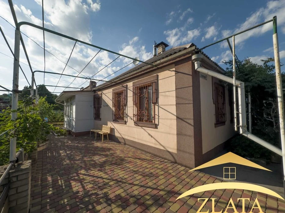2 houses for sale in Oleksandrivskyi district