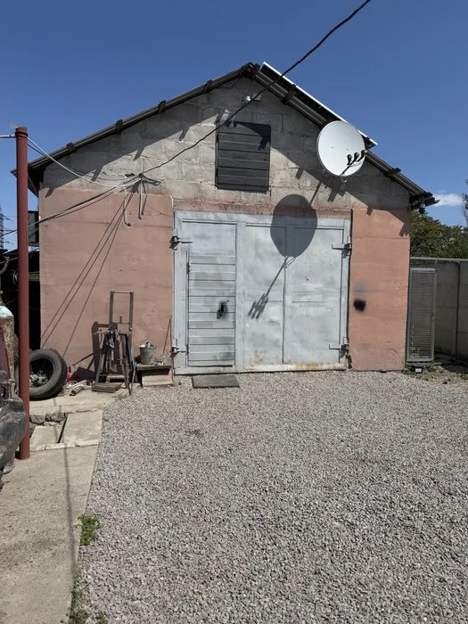 House on the Right Bank, Vyrva, ST Granit with a solar station