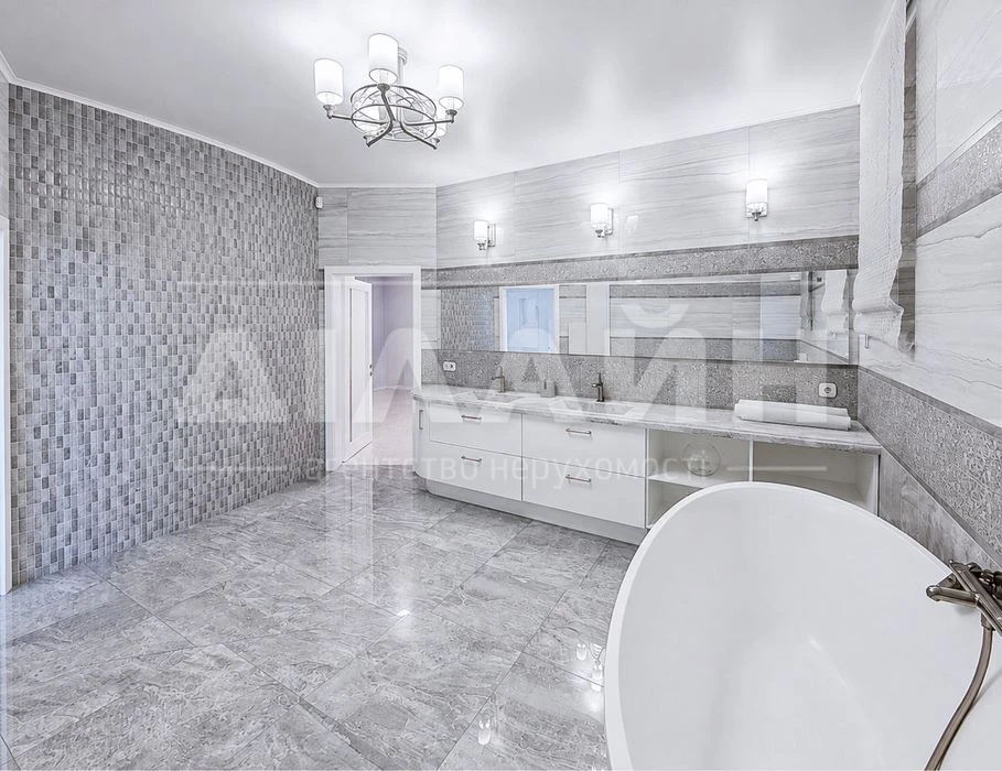Суперексклюзивное предложение в центре Запорожья | 293,5 м² |